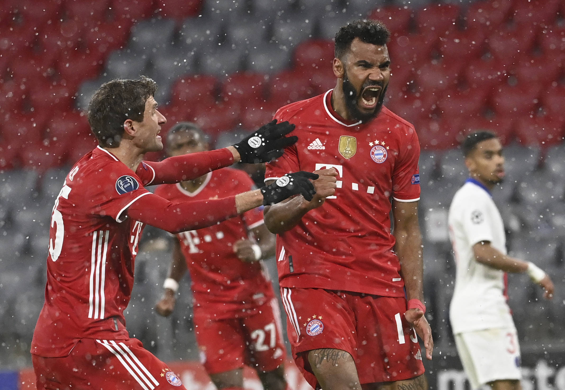 本泽马评选历史最佳阵容：