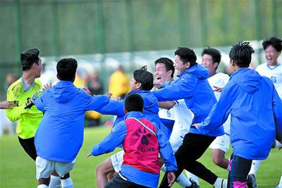 足球国足球员海外首发，发挥稳定（国脚海外联赛首发，表现稳健）