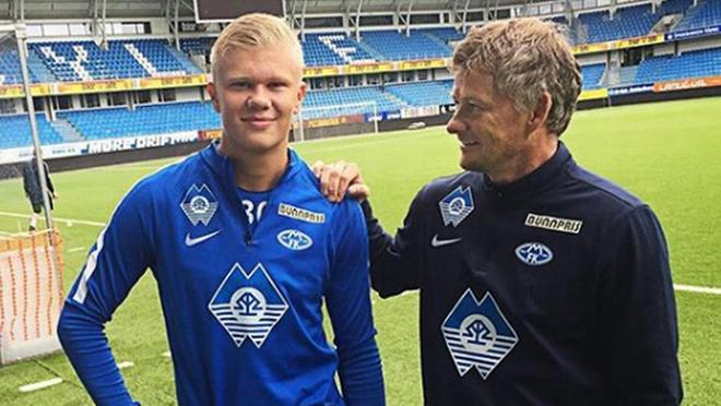 库拉索，面积最小，人口最少的参赛队，主权属于荷兰？