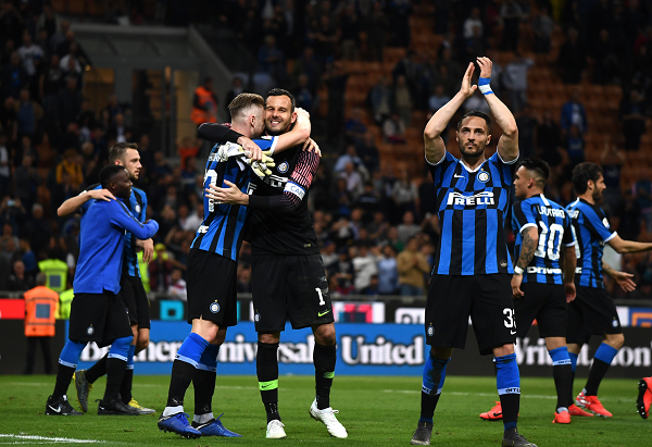 吉鲁帽子戏法助阿森纳3-0胜奥林匹亚科斯晋级欧冠16强