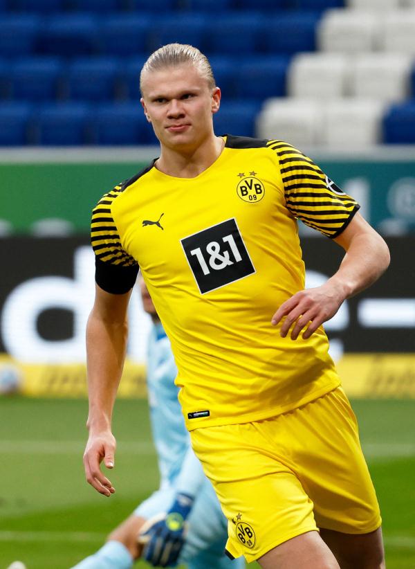 球星任意球脚法惊艳亮相