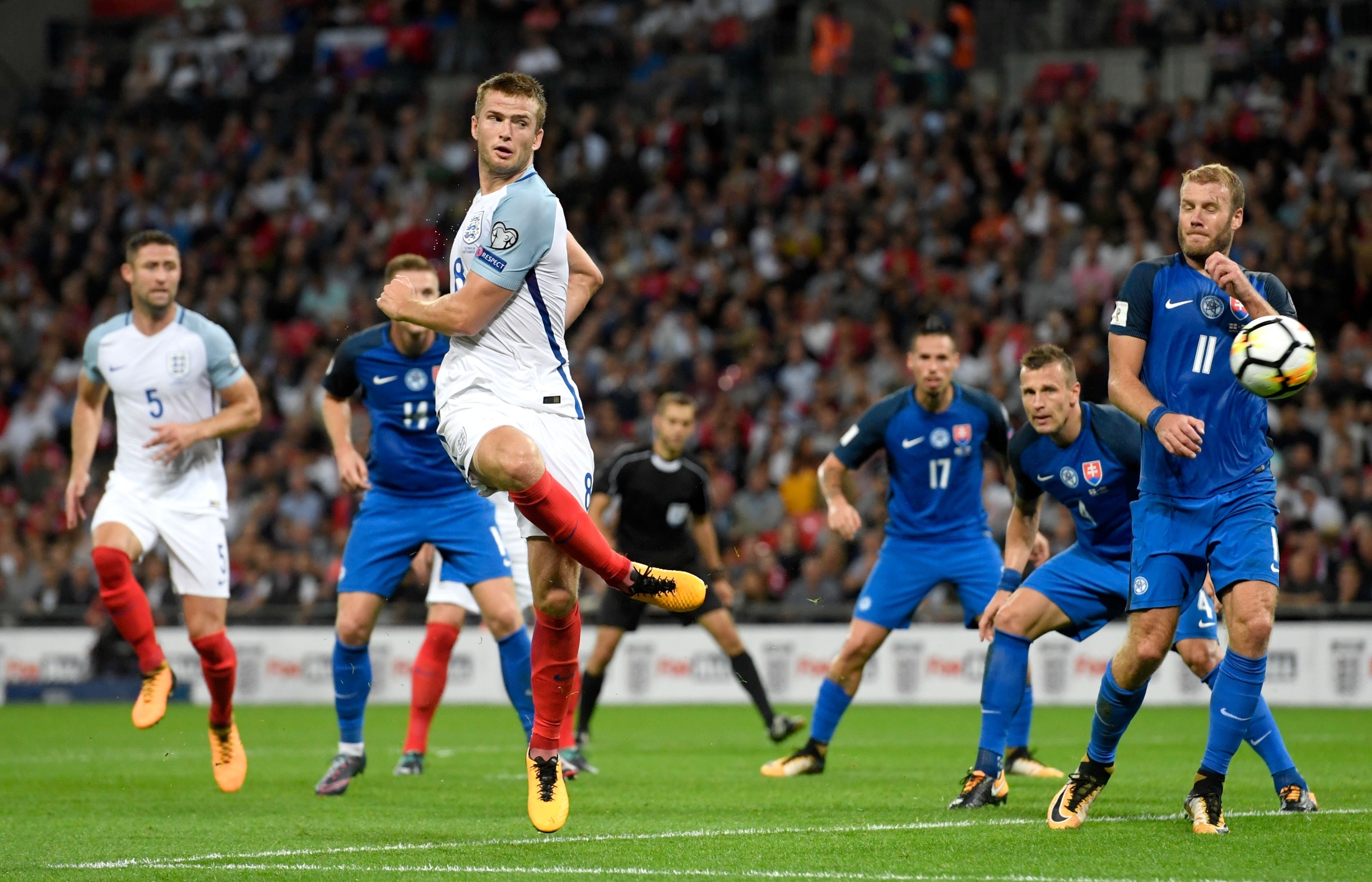 国脚恢复训练，伤病情况明显好转