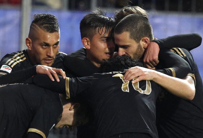 萨拉赫对斯洛特不满冲突升级，利物浦该怎么面对更衣室的矛盾？（萨拉赫与斯洛特矛盾加剧：利物浦如何化解更衣室风波？）