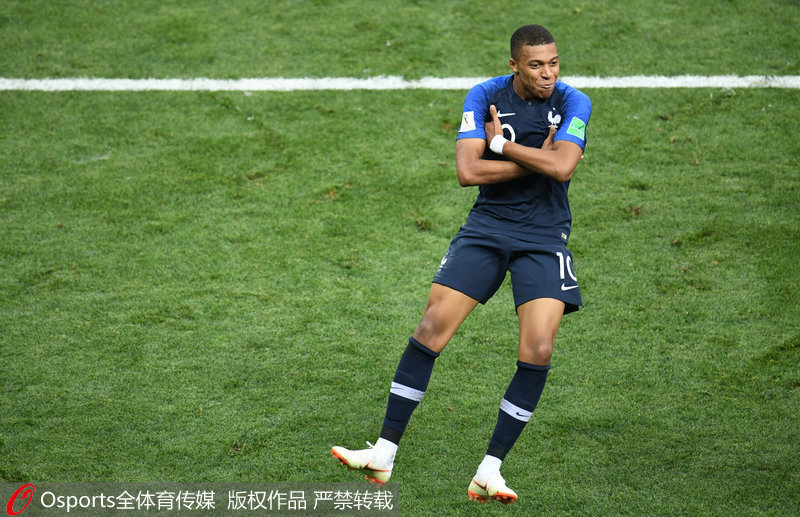 贝尔戈米盛赞法布雷加斯：他从不踢0-0的比赛，执教理念正确