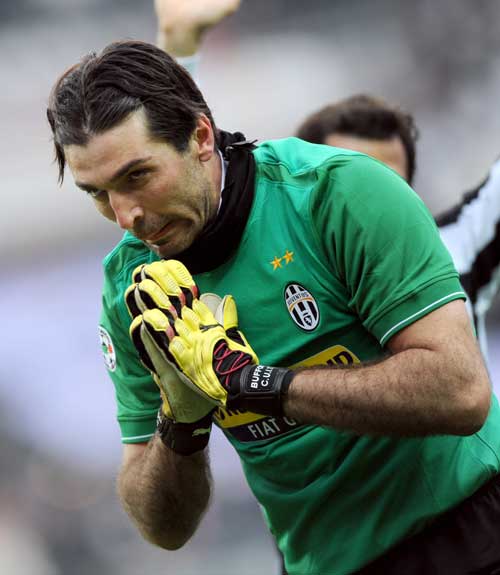 球星连续进球，引领全队节奏