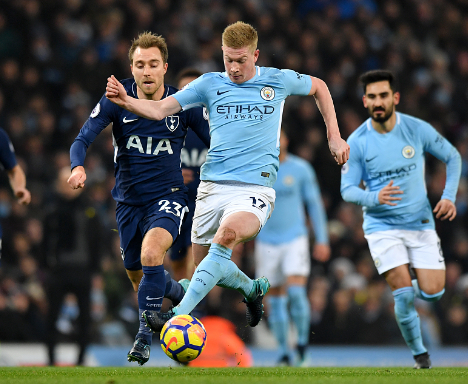 巴萨球迷再次在诺坎普比赛第10分钟集体高喊梅西的名字！（诺坎普第10分钟，巴萨球迷再度齐声呼喊梅西）