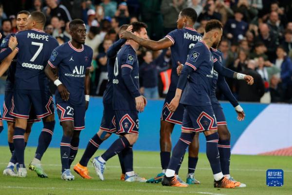 有爱!梁靖崑1-2不敌小勒布伦一脸惊讶,孙颖莎微笑着帮他复盘失利