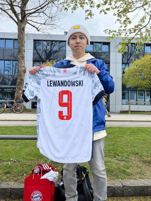 为纪念马拉多纳去世五周年，巴塞罗那阿根廷领事馆举办艺术展（阿根廷驻巴塞罗那领事馆举办艺术展纪念马拉多纳逝世五周年）