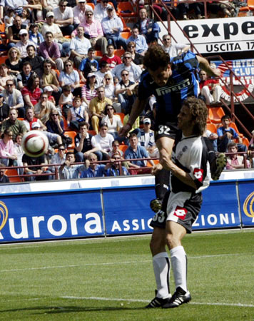 跟队记者：切尔西目前没打算外租门将约恩森