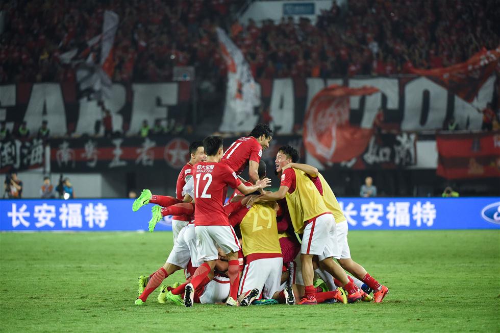 跟队记者：米兰将在周五和维尔图斯恩泰拉进行友谊赛（随队记者：米兰将于周五与维尔图斯恩泰拉进行热身赛）