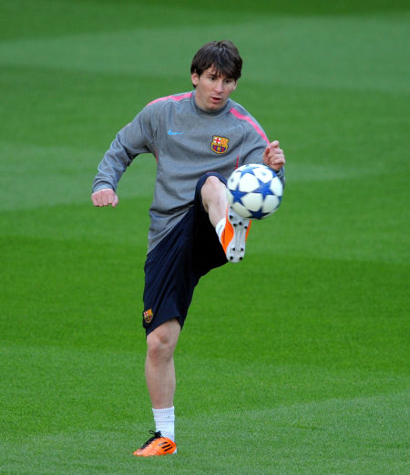 足球英超球队内部录像流出，球员争吵曝光（英超球队内部视频泄露，球员争执画面曝光）