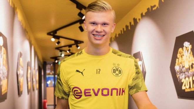 忍不了！球迷刷屏利物浦官方社媒评论区，要求斯洛特下课