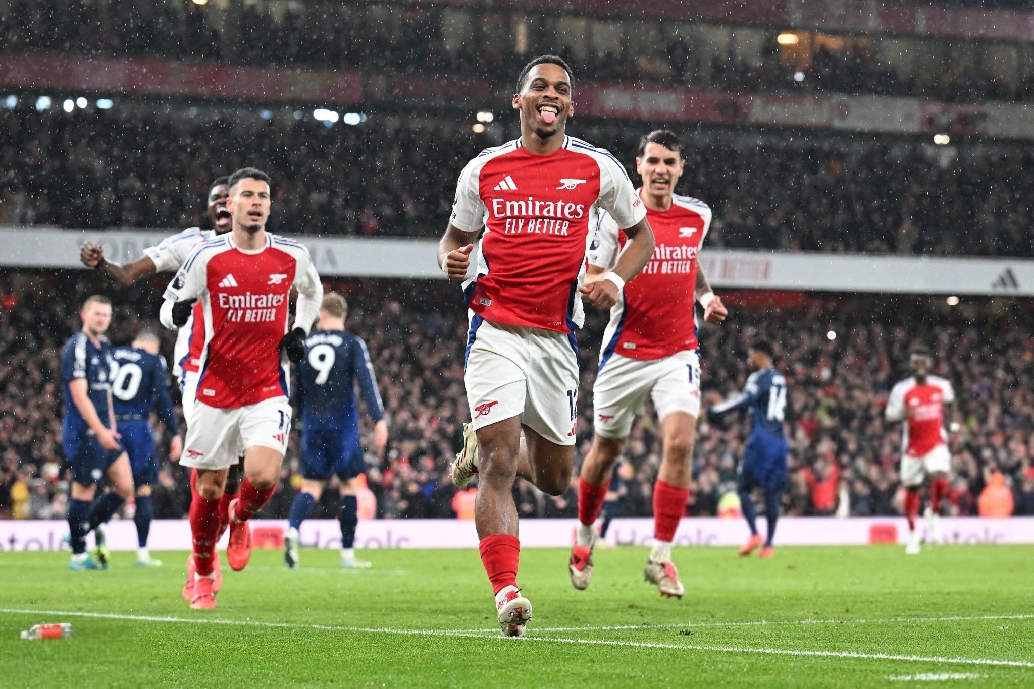 深圳队表现回暖（深圳队状态回升）