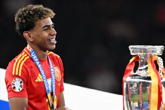 梅西当选本赛季美职联MVP，是美职联历史首位蝉联MVP的球员（梅西荣膺本季美职联MVP，创联盟首位连庄纪录）