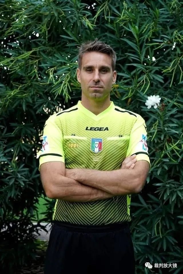 记者：本届世界杯将有半场球员和教练采访，赛前两天开发布会（记者称本届世界杯将引入半场球员、教练采访，赛前两日举行发布会）