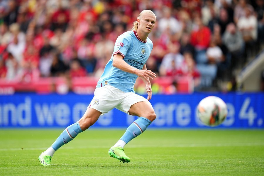 记者：韩鹏仍是泰山主帅，但俱乐部需要找个名义上的“主帅”（记者称韩鹏仍掌舵泰山，俱乐部需另觅“名义主帅”）